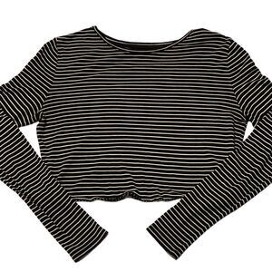 Old Navy Black & White Striped Longsleeve Cropped Baby Tee